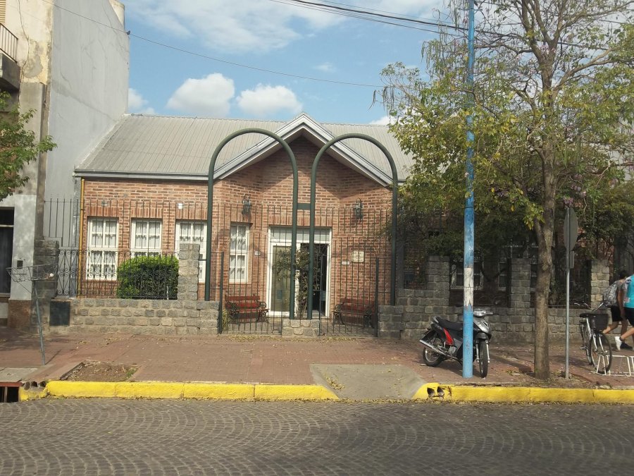 FOTO FACEBOOK// UMTE. Fachada de la instituci&oacute;n del Bv. Lehmann.