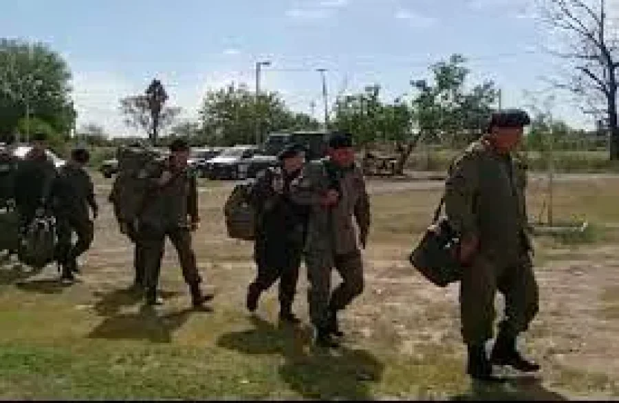 IMAGEN ARCHIVO. El Ej&eacute;rcito desembarcando en Rosario.