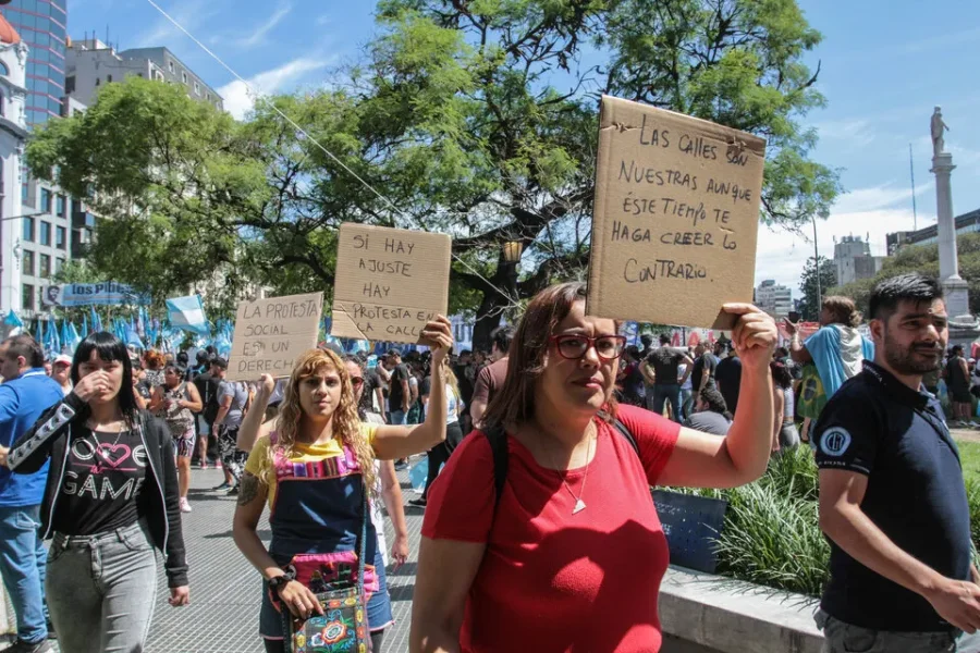 IMAGEN INTERNET. PROTESTA. Secuencia reiterada en gran parte del pa&iacute;s.