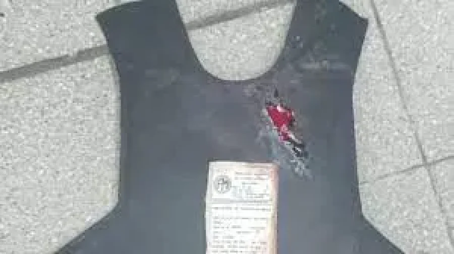 IMAGEN INTERNET. Chaleco utilizado por la polic&iacute;a asesinada.