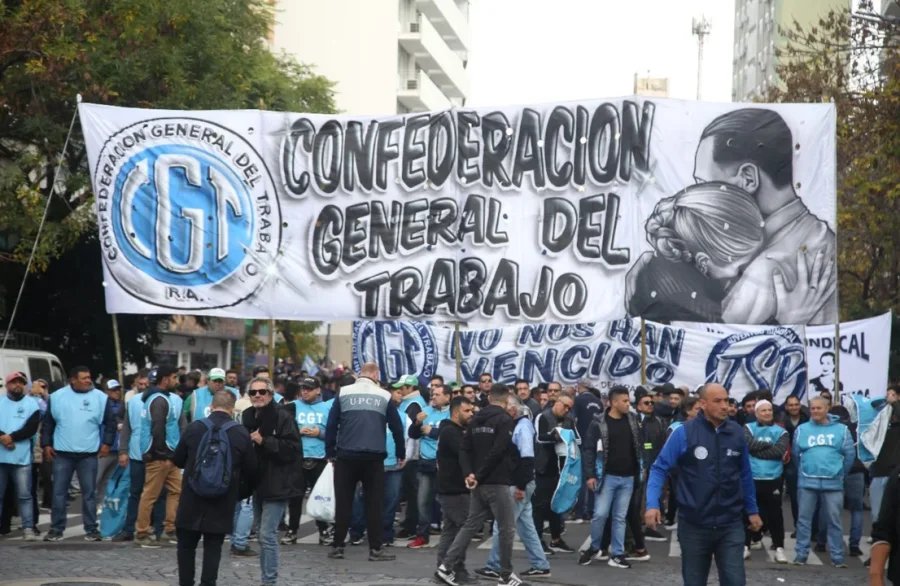 La CGT y la izquierda salen a protestar contra la