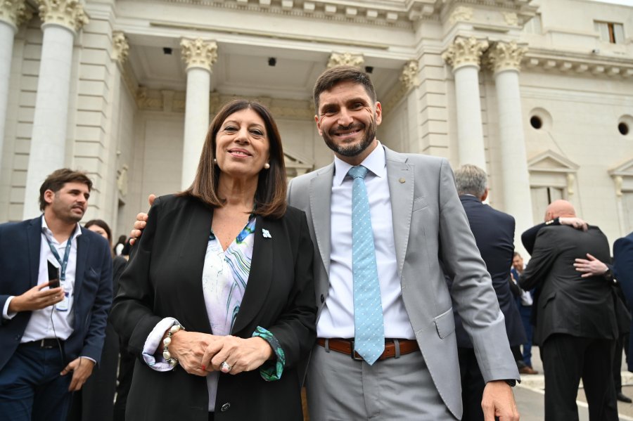 Clara Garc&iacute;a junto a Maximiliano Pullaro.