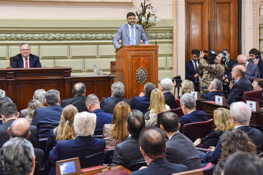 Pullaro en su primer mensaje ante la asamblea legislativa.