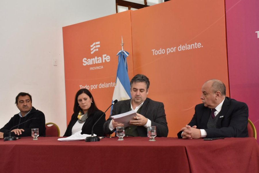 Cococcioni presidi&oacute; la apertura de sobres.