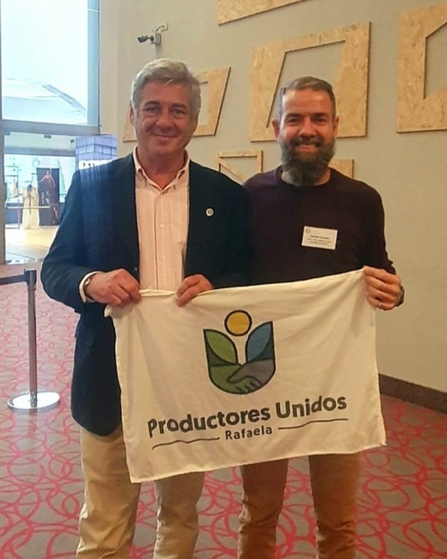 Marcos Delfabro junto Nicolás Pino, de SRA.