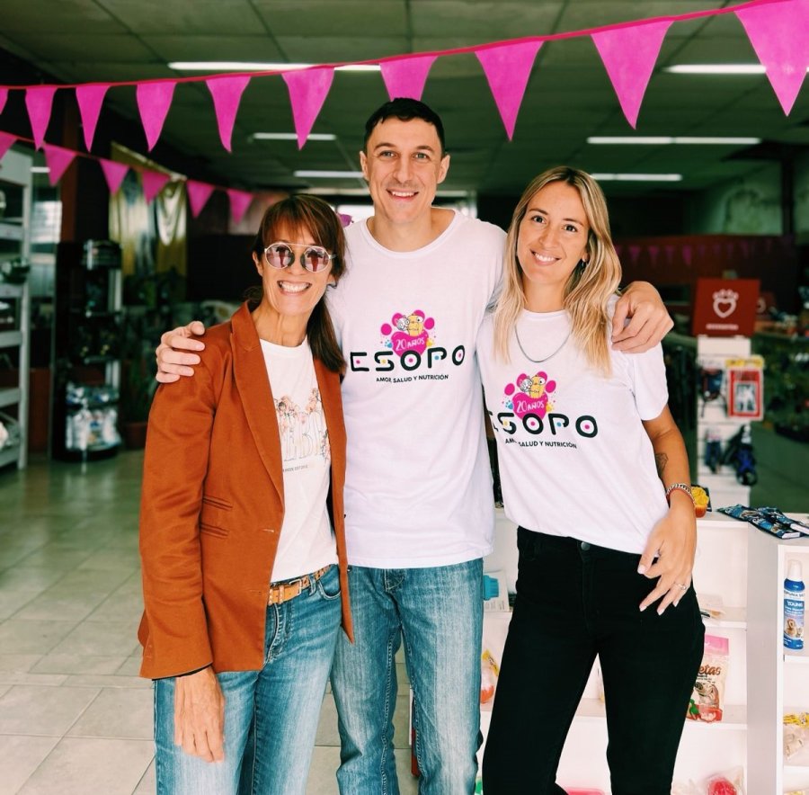 El amplio equipo de Esopo celebr&oacute; los 20 a&ntilde;os.