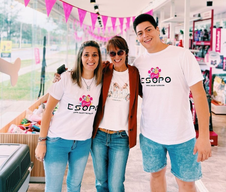El amplio equipo de Esopo celebr&oacute; los 20 a&ntilde;os.