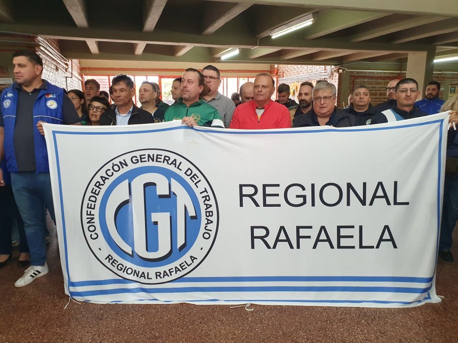 Dirigentes de la CGT en el acto del 1&deg; de Mayo
