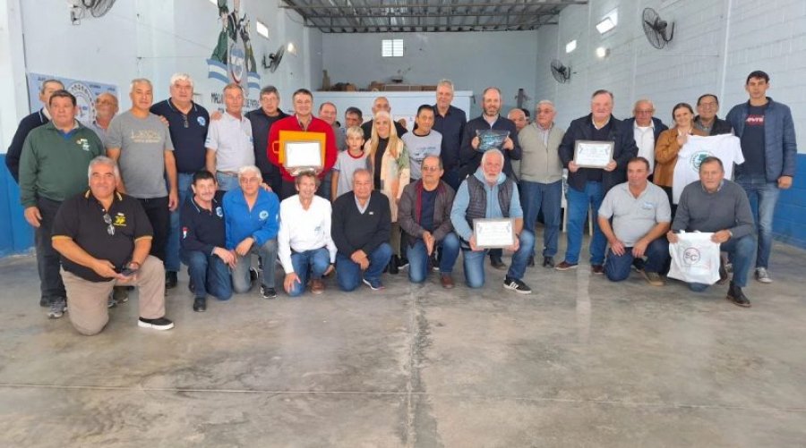 Los legisladores con los veteranos.