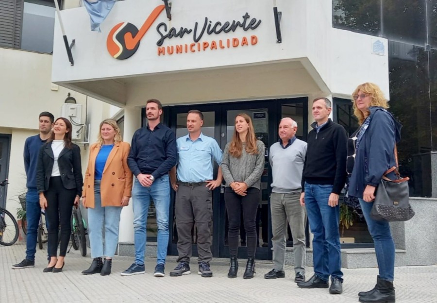 Autoridades reunidas para anunciar la noticia.