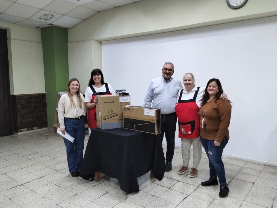 jard&iacute;n Montessori: recibi&oacute; equipo inform&aacute;tico..