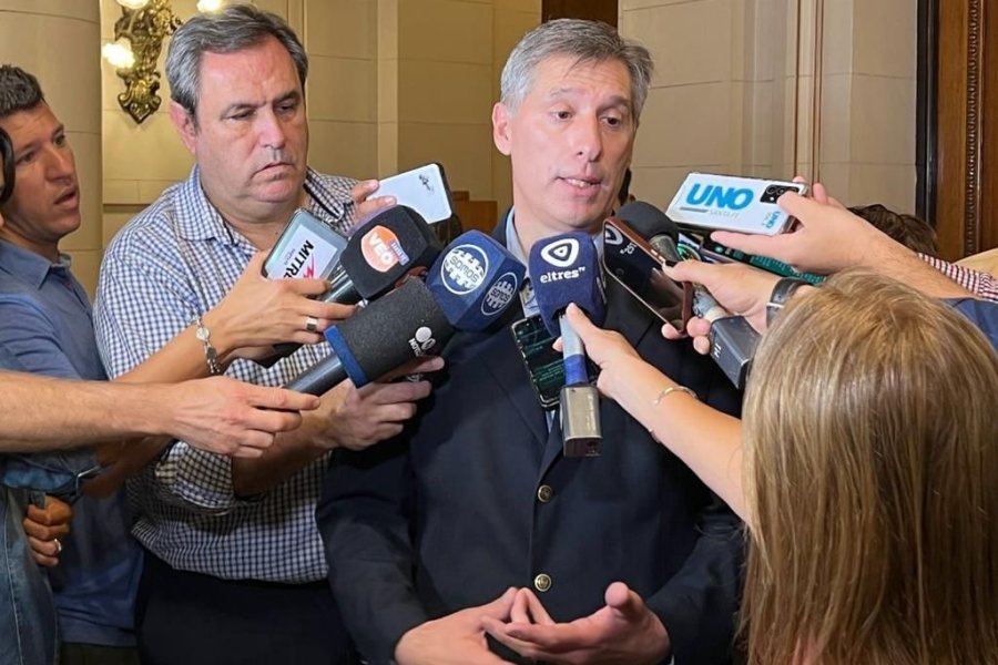 PABLO OLIVARES. Ministro de Econom&iacute;a de Santa Fe.