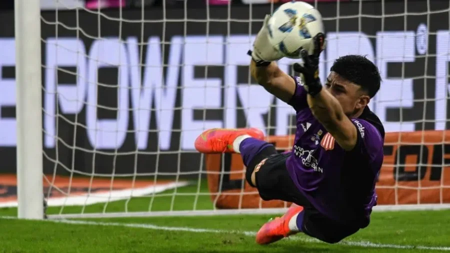 MANSILLA CONTUVO TRES PENALES PARA EL PINCHA