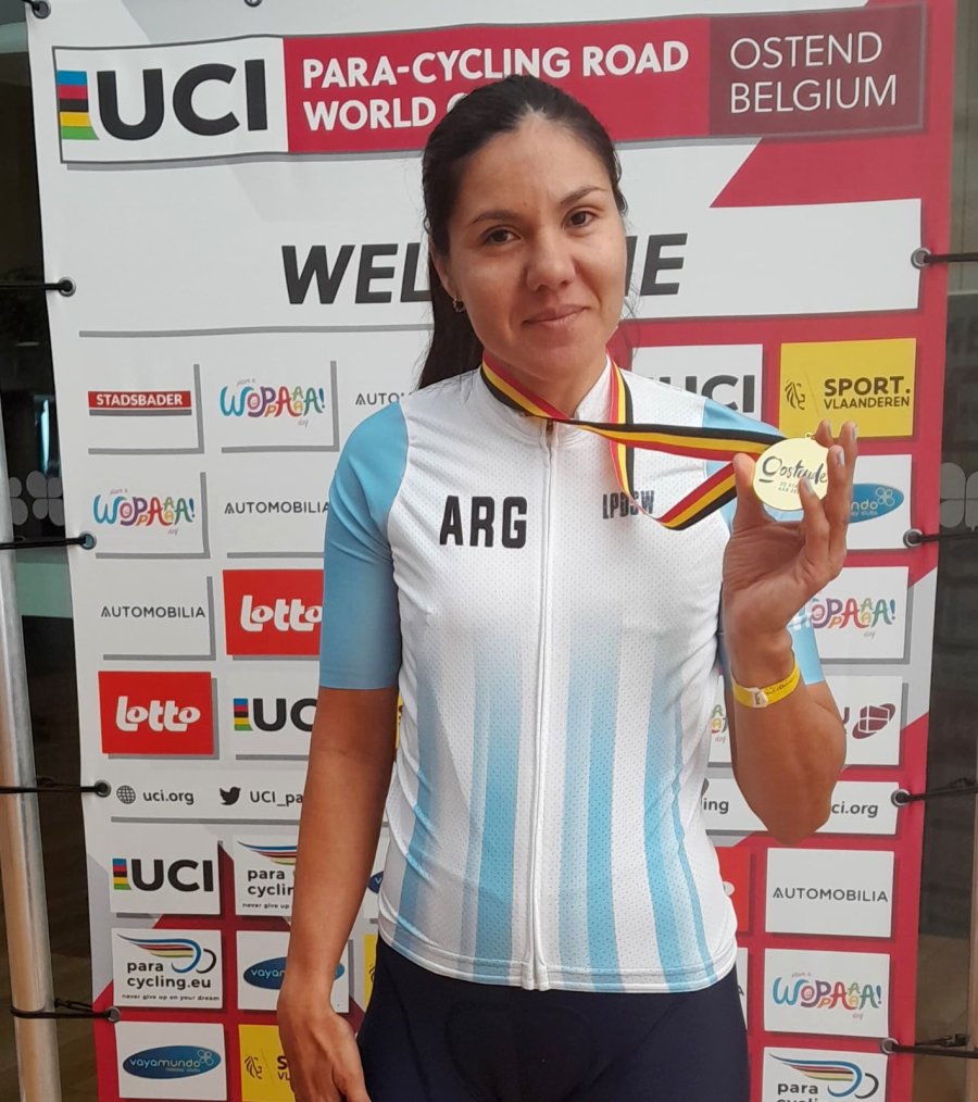 GRAN LOGRO./ Mariela Delgado con su medalla.