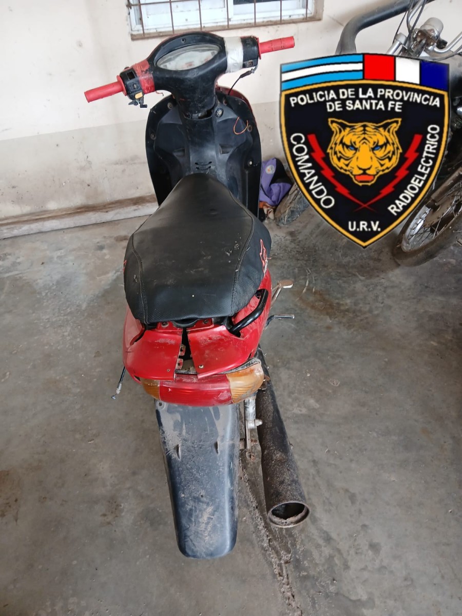 La moto robada recuperada por la Polic&iacute;a.
