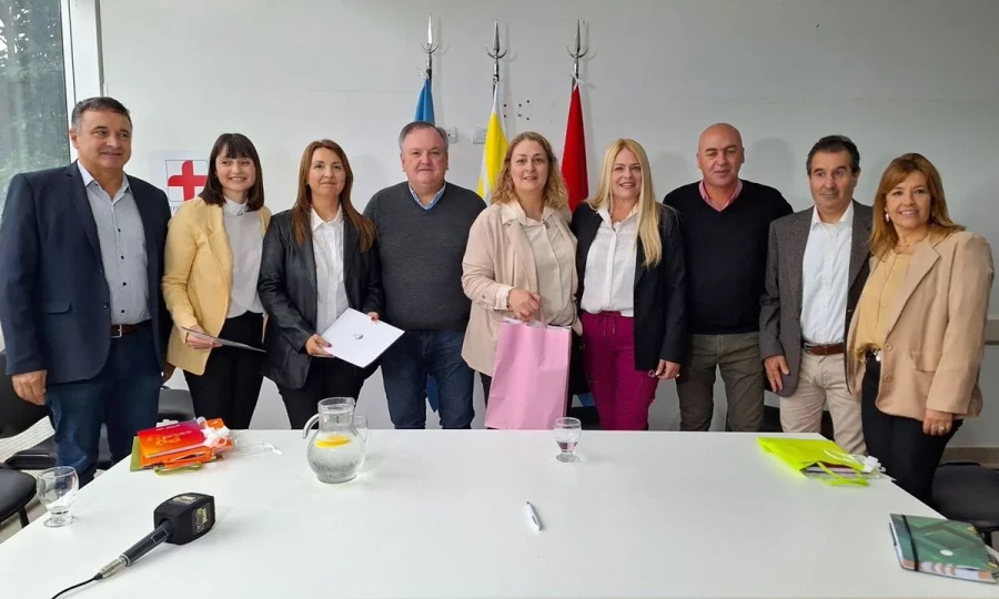 Autoridades en el efector de salud.