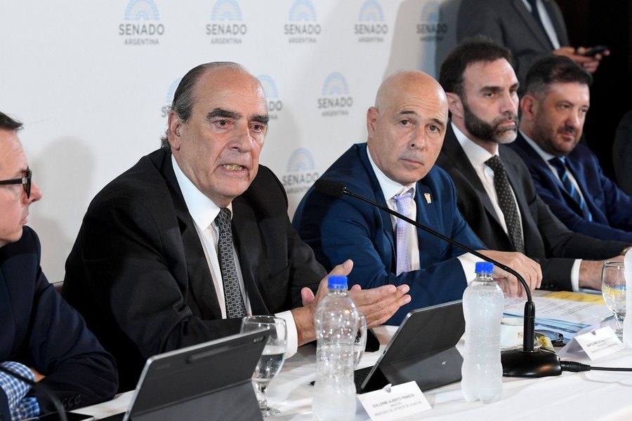 El ministro Francos al exponer ante las comisiones del Senado.