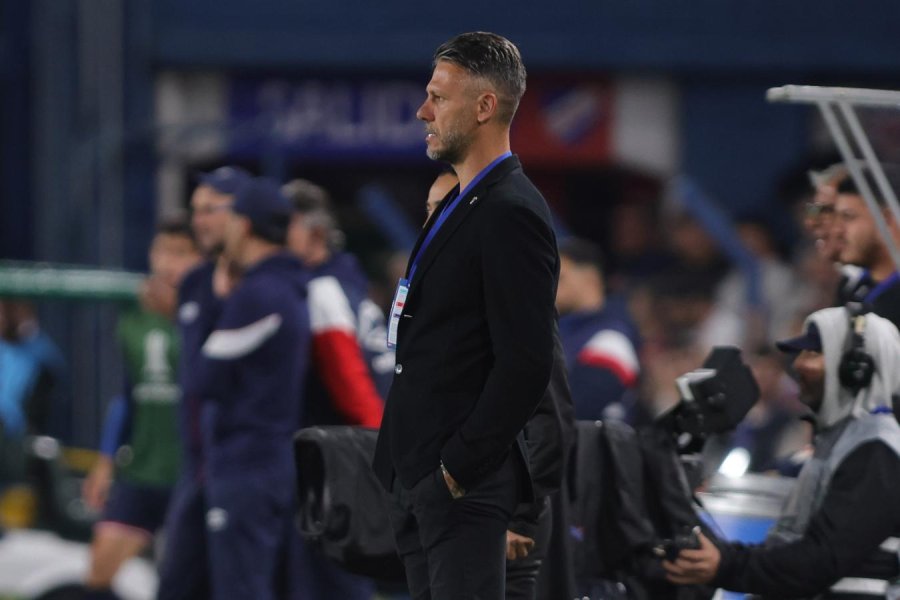 DEMICHELIS SE MOSTRÓ MOLESTO CON EL ÁRBITRO