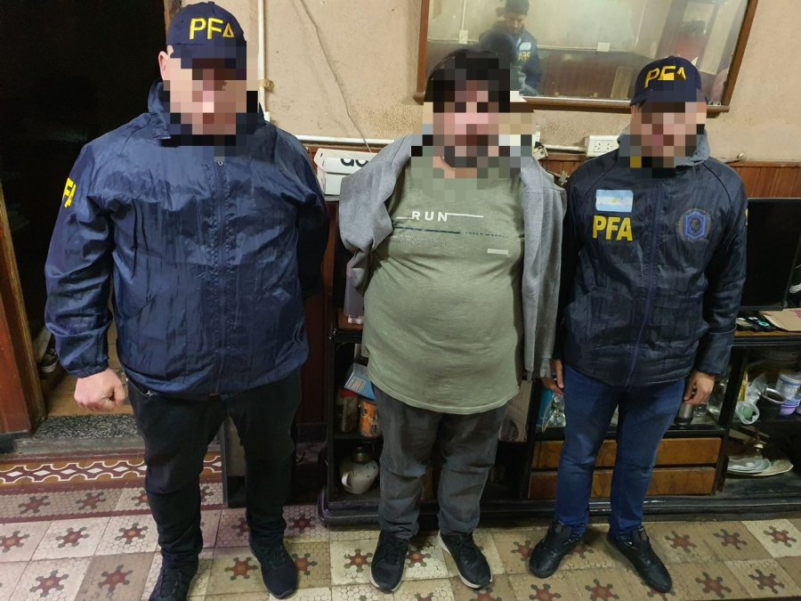 Uno de los detenidos durante los allanamientos.