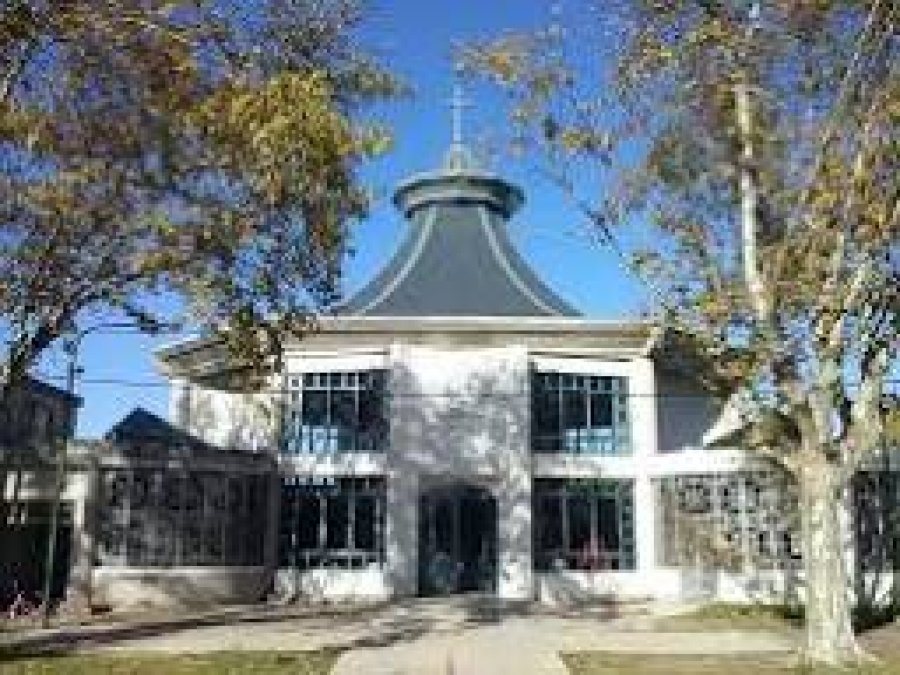 Fachada del templo parroquial.