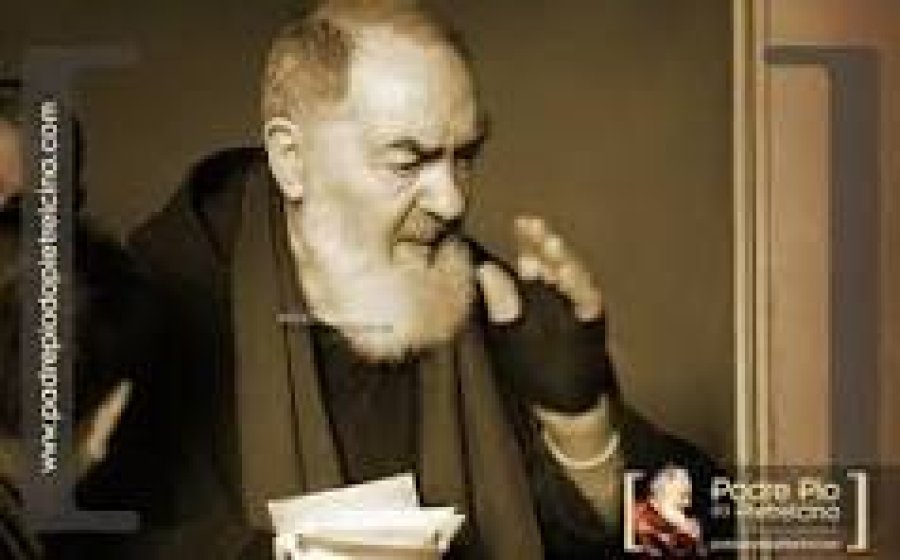 El santo sacerdote.