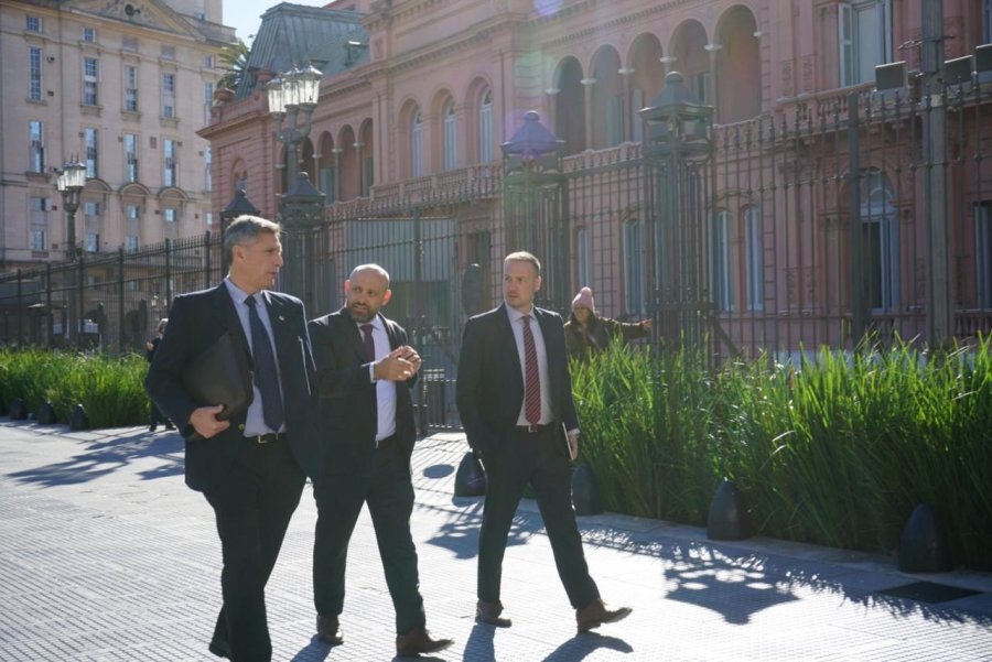 Olivares, Puccini y Enrico en Casa Rosada.