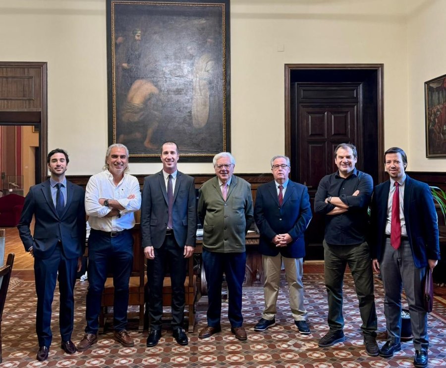 Pablo Lorenzetti junto a catedr&aacute;ticos de la Universidad de Granada.