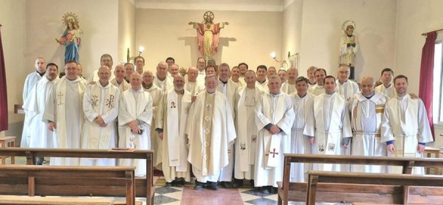Sacerdotes de la Di&oacute;cesis con el Pastor.