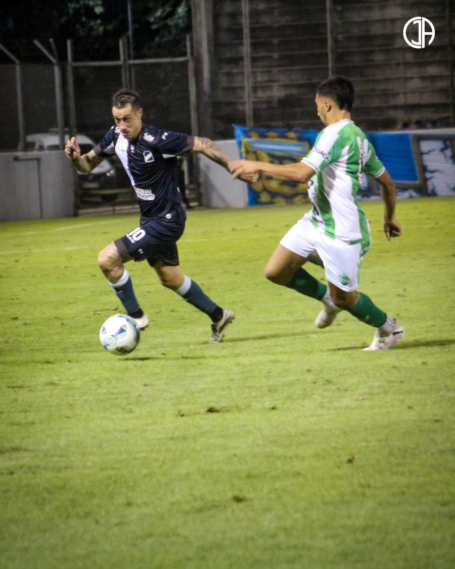 CAIDA LIBRE./ El Bicho Verde no levanta.