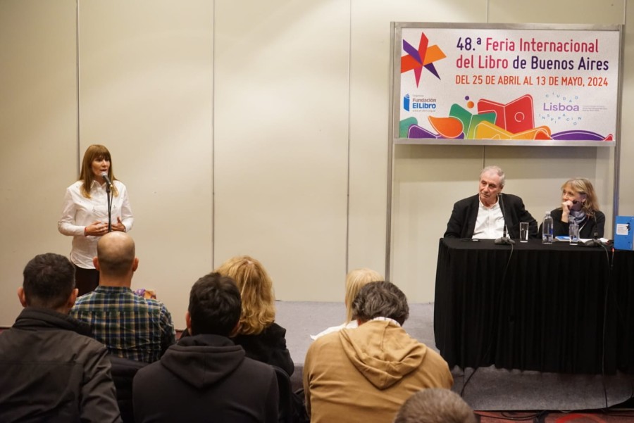 La ministra de Cultura en la Feria del Libro