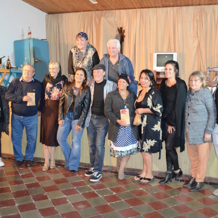 El elenco de la vecina localidad.