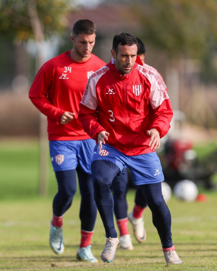 DEBUT./ El Tatengue juega ante su gente.