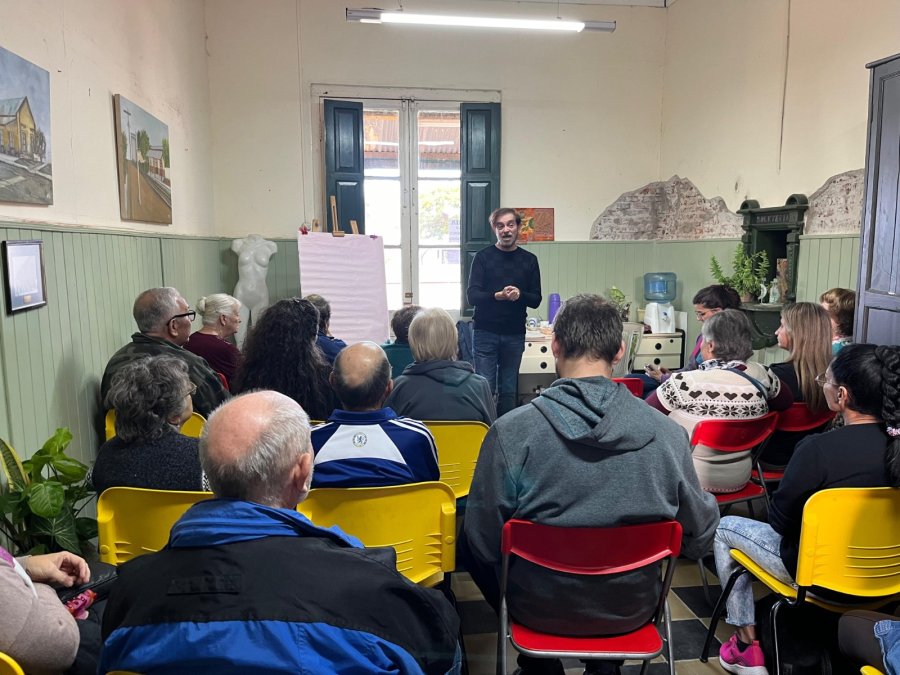 ENCUENTRO. Muchas personas se hicieron presentes en este espacio de intercambio.