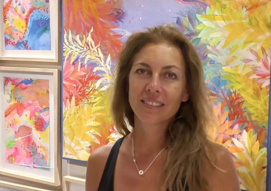 La artista rafaelina Mar&iacute;a Regina Linares llega a Espa&ntilde;a.