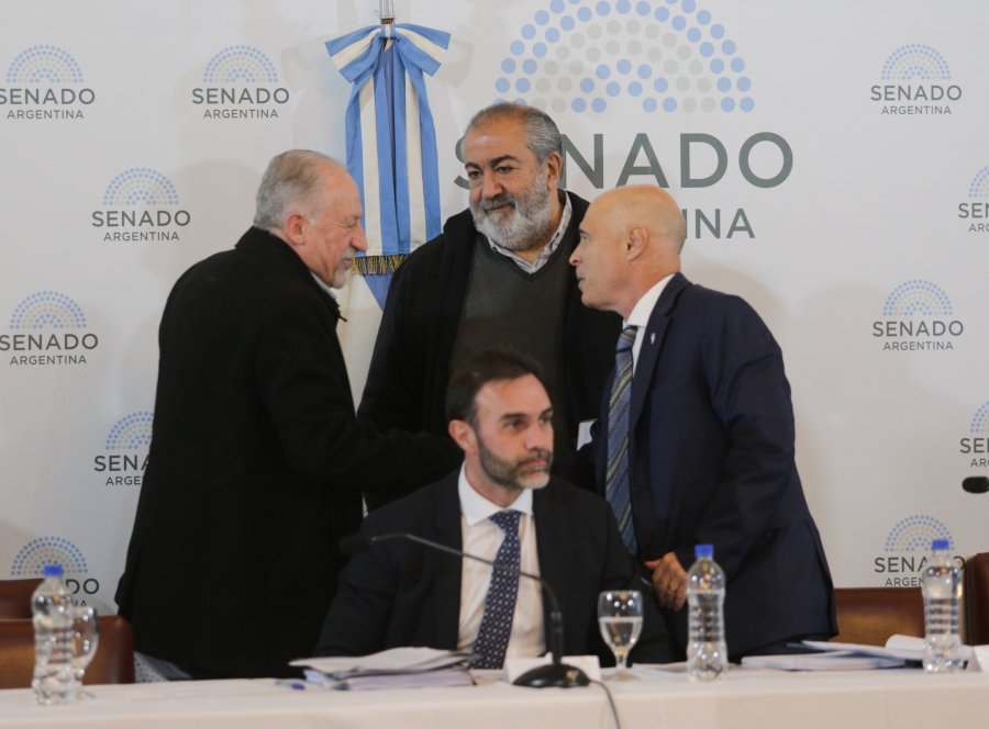 Los sindicalistas Héctor Daer y Hugo Yasky en el Senado.