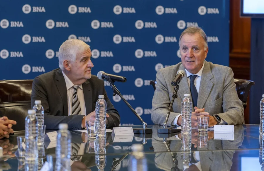 El presidente del BNA, Daniel Tillard, junto al secretario de Bioeconom&iacute;a, Fernando Vilella.