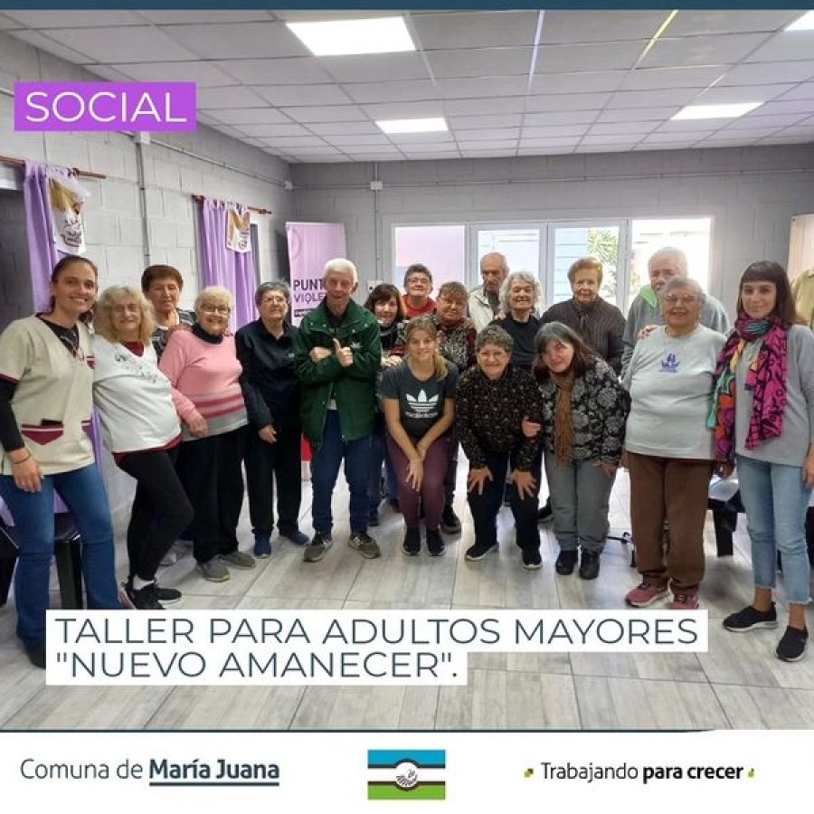 Talleristas y profesional durante la visita.