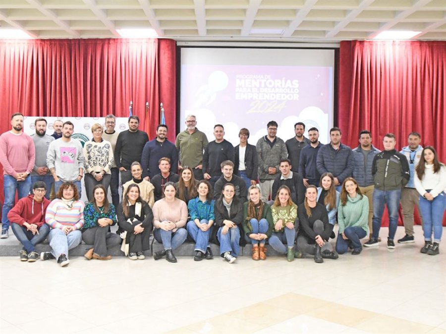 24 emprendedores participan del programa.