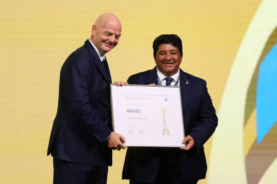 CONFIRMACION./ Infantino oficializó la sede de Brasil.
