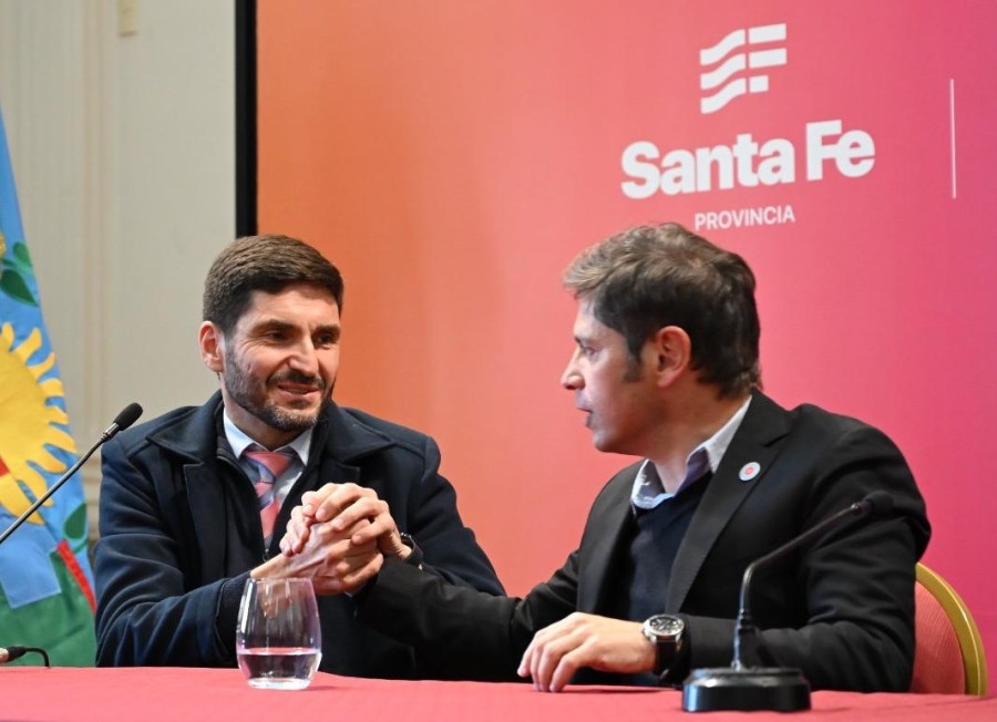 Juntos, Axel Kicillof y Maximiliano Pullaro.