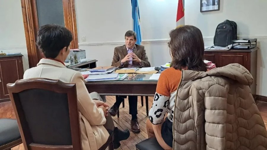 Las funcionarias sunchalenses junto a Horacio Ciancio.