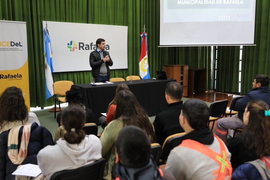 Leonardo Viotti en el comienzo del curso.