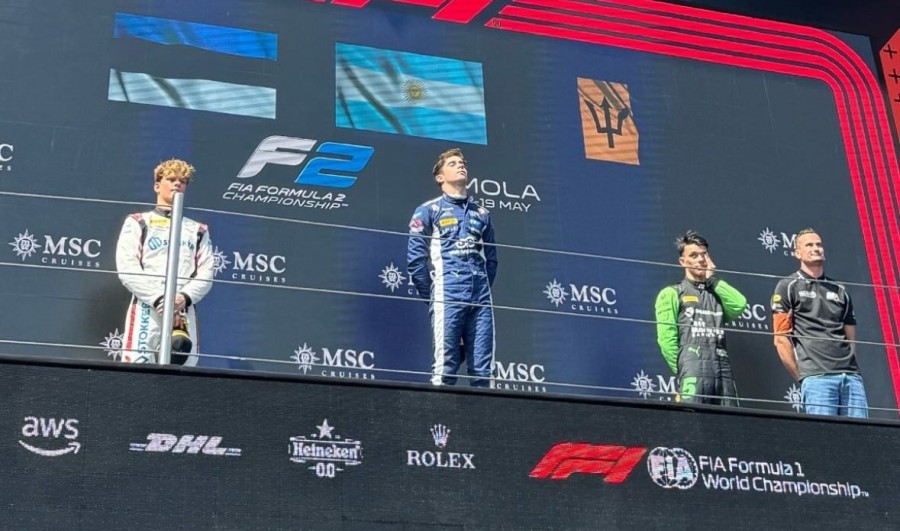 Colapinto durante la ceremonia del himno en Imola.