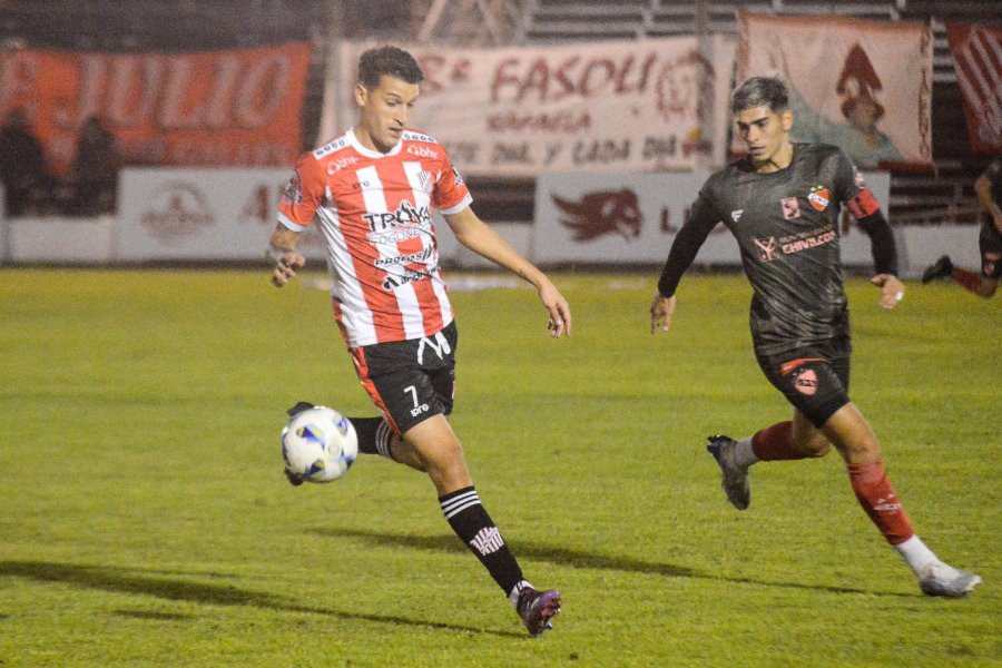 DELANTERO./ Alfano, de titular o desde el banco, una de las cartas de gol julienses.