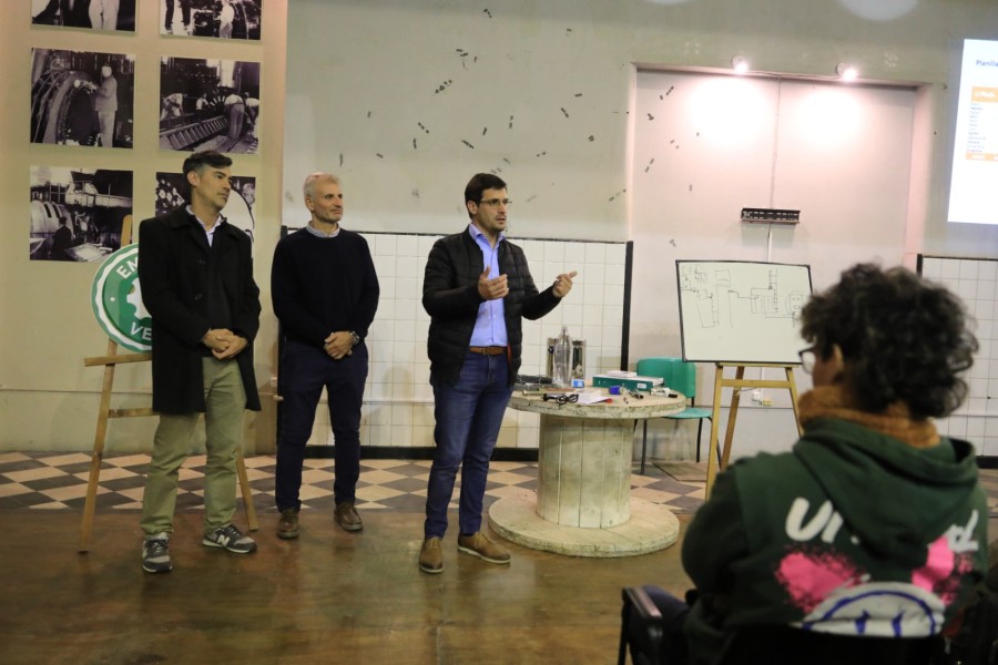 Viotti en la entrega de certificados.
