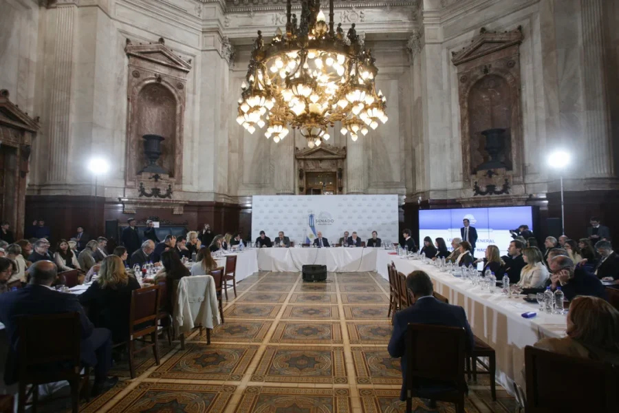 Las negociaciones están avanzadas para abrir paso a que sesione el Senado por la ley de bases y el paquete fiscal.