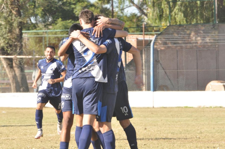 SACO UNA BUENA DIFERENCIA./ El Lobo en uno de sus festejos.