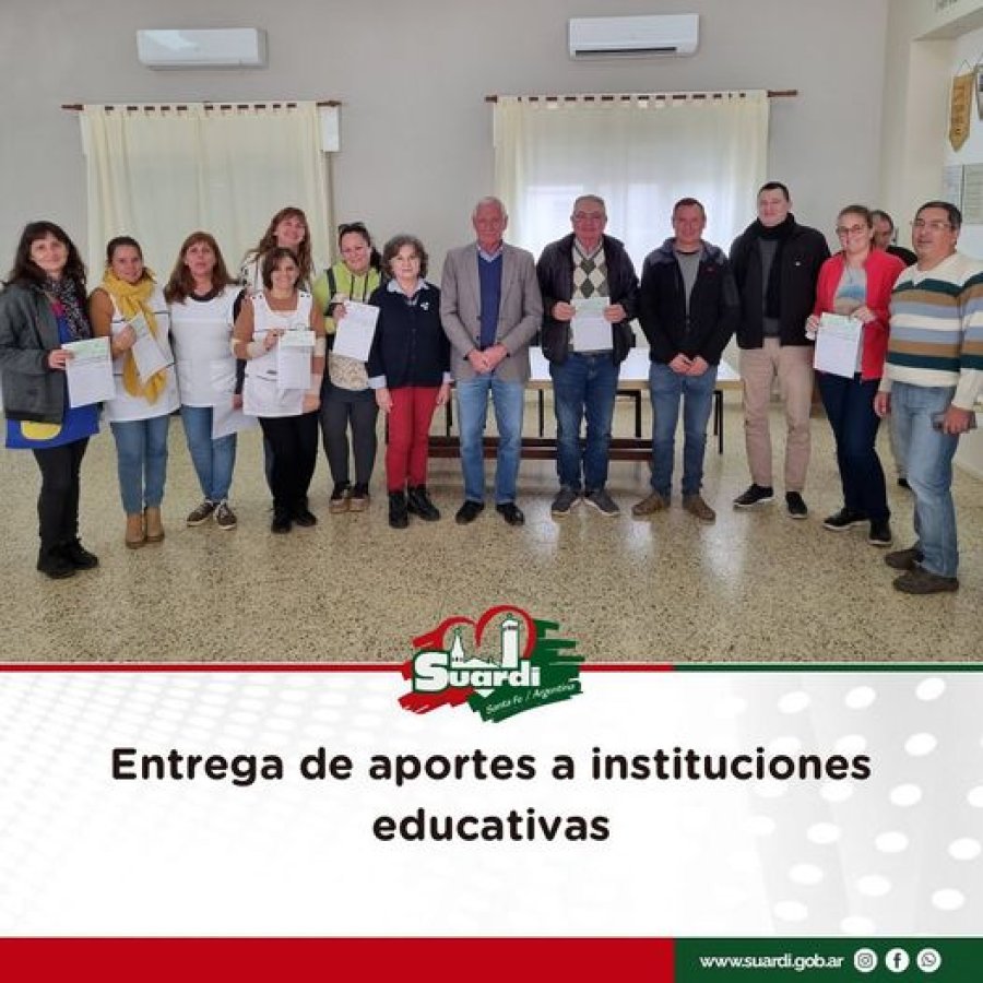 Los beneficiarios y el Intendente..