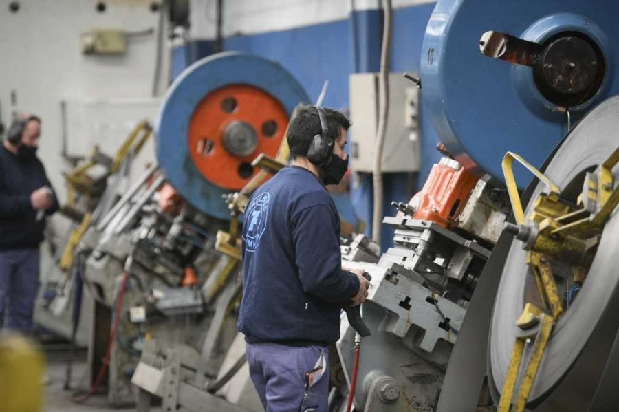 La producci&oacute;n pyme cay&oacute; en abril en forma interanual, pero mejor&oacute; respecto de marzo.