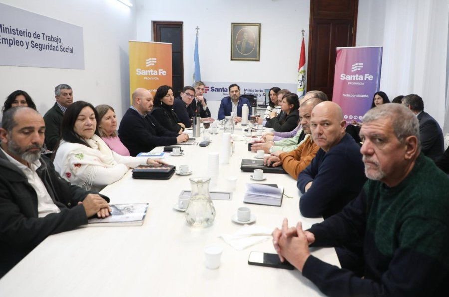ENCUENTRO. El ministro de Educaci&oacute;n habl&oacute; de la mejora salarial para el sector docente.